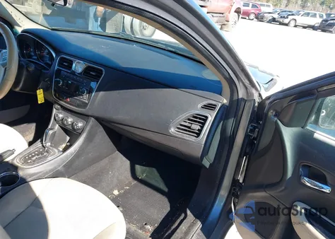 2013 Chrysler 200 Touring z USA, uszkodzony, nr VIN 1C3CCBBB1DN570018